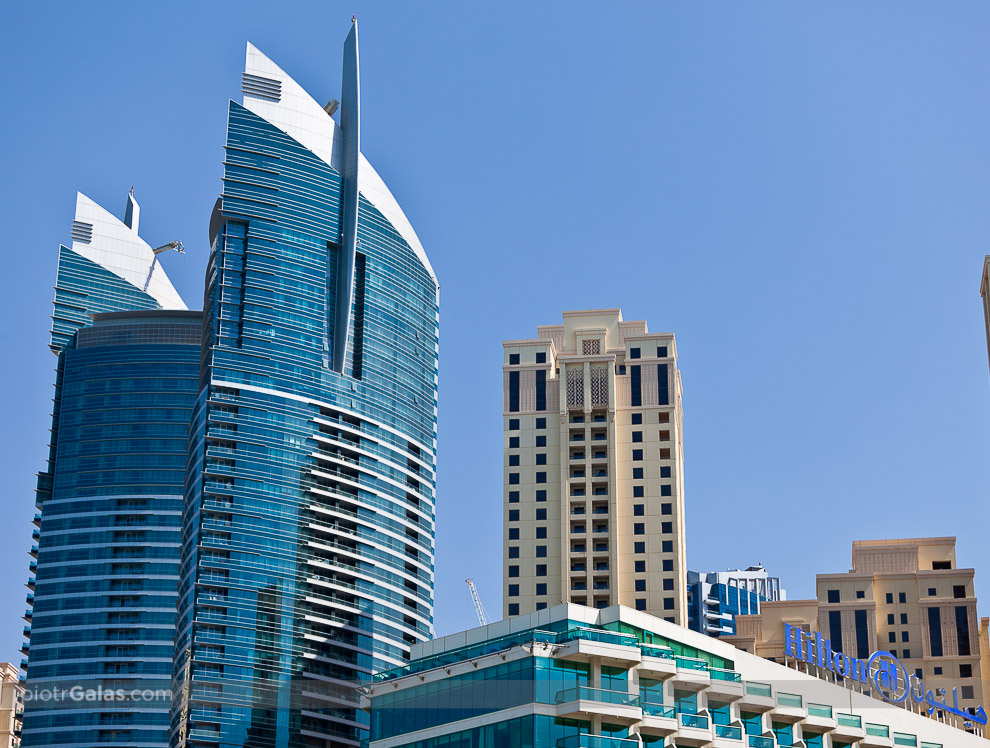 Dubaj 2013 // Na pierwszym planie Al Fattan Marine Towers (niebieskie