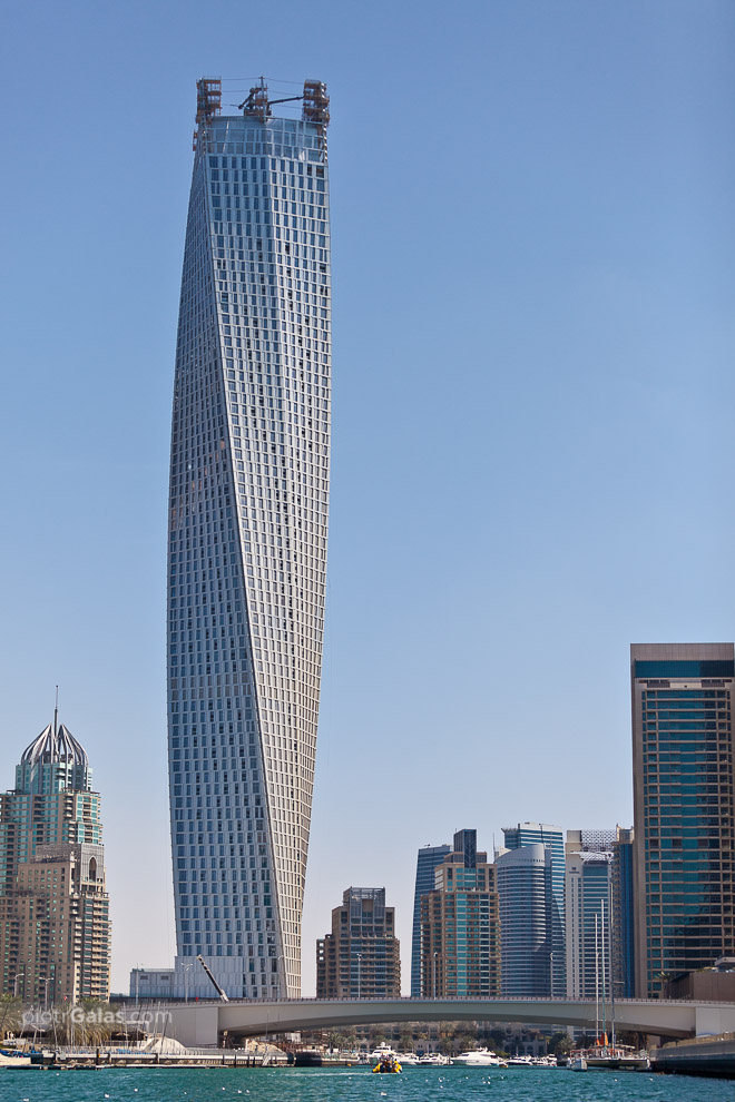 Dubaj 2013 // Raz jeszcze Cayan Tower aka Infinity Tower (307 m, 73 piętra).