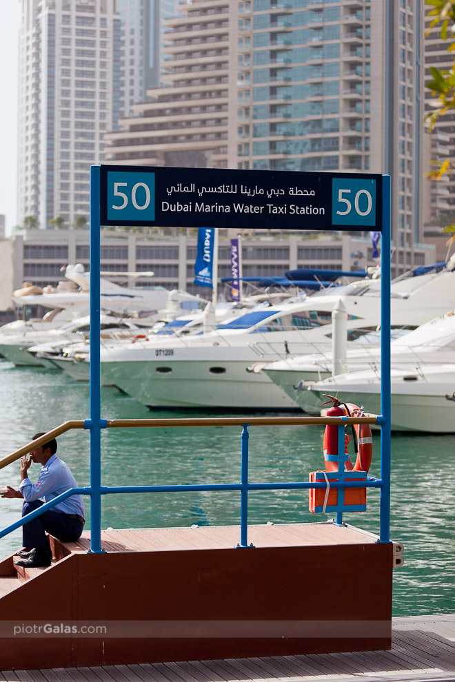 Dubaj 2013 // Po Dubai Marina i okolicy można poruszać się tramwajami wodnymi (po Dubai Marina) lub promami (na trasach wychodzacych na wody Zatoki Perskiej).