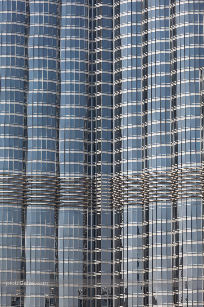 Dubaj 2013 // I jeszcze jedno zdjęcie ukazujące symetrię elementów elewacji Burj Khalifa.