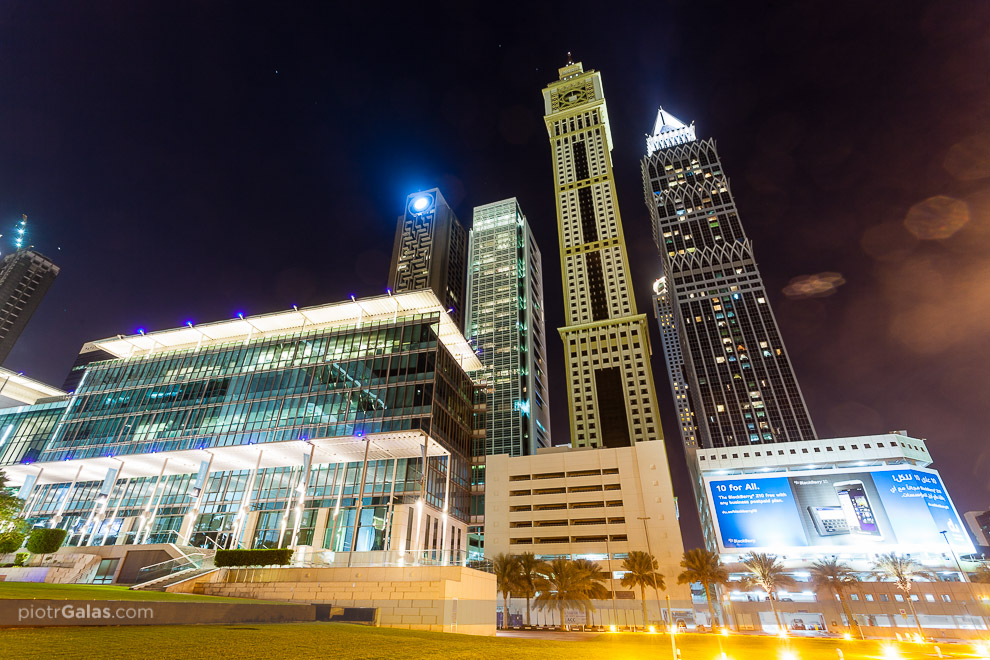 Dubaj 2013 // Na pierwszym planie, nieco z lewej, budynek Dubai International Financial Centre (DIFC).
