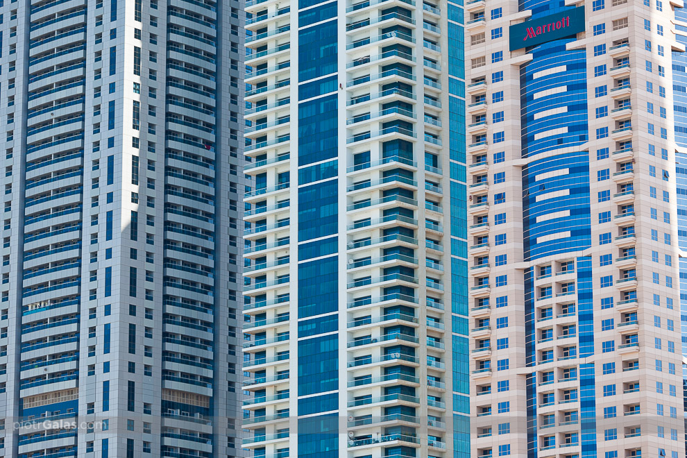 Dubaj 2013 // Zbliżenie na fasady (od lewej): The Princess Tower, Emirates Crown i Dubai Marriott Harbour Hotel and Suites.
